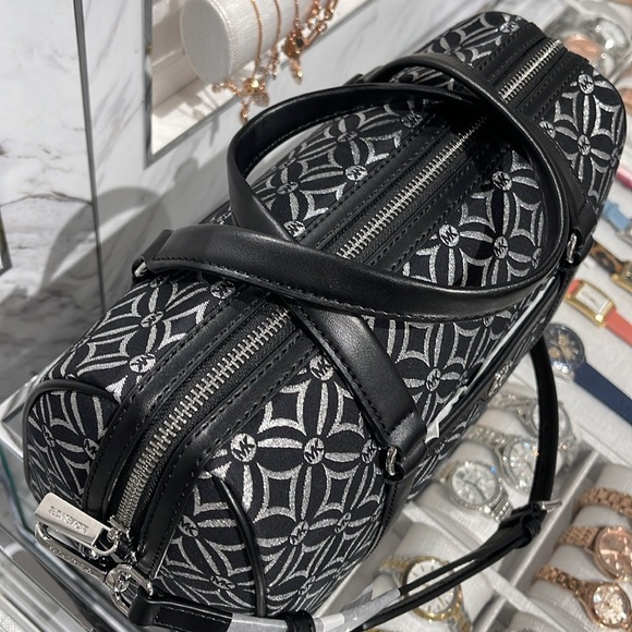 MICHAEL KORS JST TRAVEL MEDIUM DUFFLE SATCHEL SHOULDER CROSSBODY BAG MK BLK/SVR - Picture 13 of 16